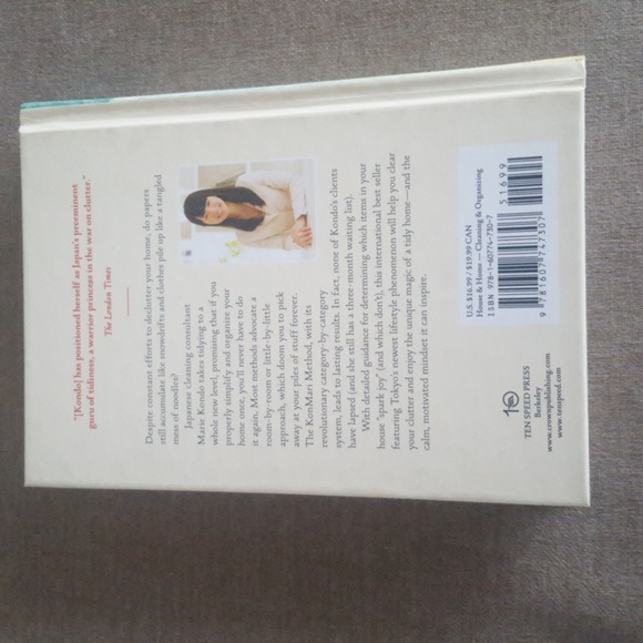 The Life-Changing Magic of Tidying Up, by Marie Kondo - Picture 2 of 7
